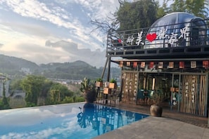 Outdoor pool - Tianshe Hostel (Zhangjiajie)