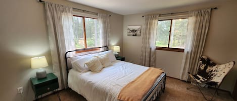 3 bedrooms, iron/ironing board, travel crib, WiFi (free)
