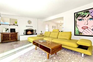 Smart TV, fireplace, books, stereo - Cowboy Pool, Spa, View, 1 acre Escape, Joshua Tree (Yucca Valley)