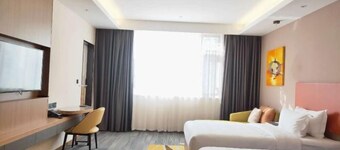 Zhengzhong Holiday Hotel