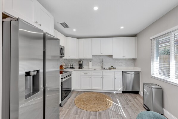 Private kitchen - Home Away from Home- Winter Park (Winter Park)