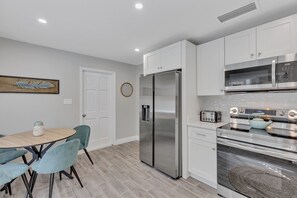 Private kitchen - Home Away from Home- Winter Park (Winter Park)