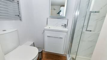Comfort Single Room | Bathroom | Shower, hair dryer, towels, soap