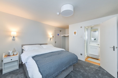 Comfort Double Room | Individually decorated, individually furnished, blackout drapes