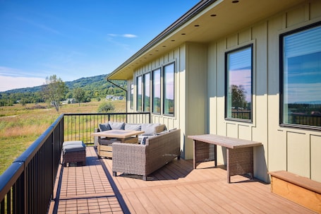 Property grounds. Panoramic Ocean Views! Summer and Fall Open!