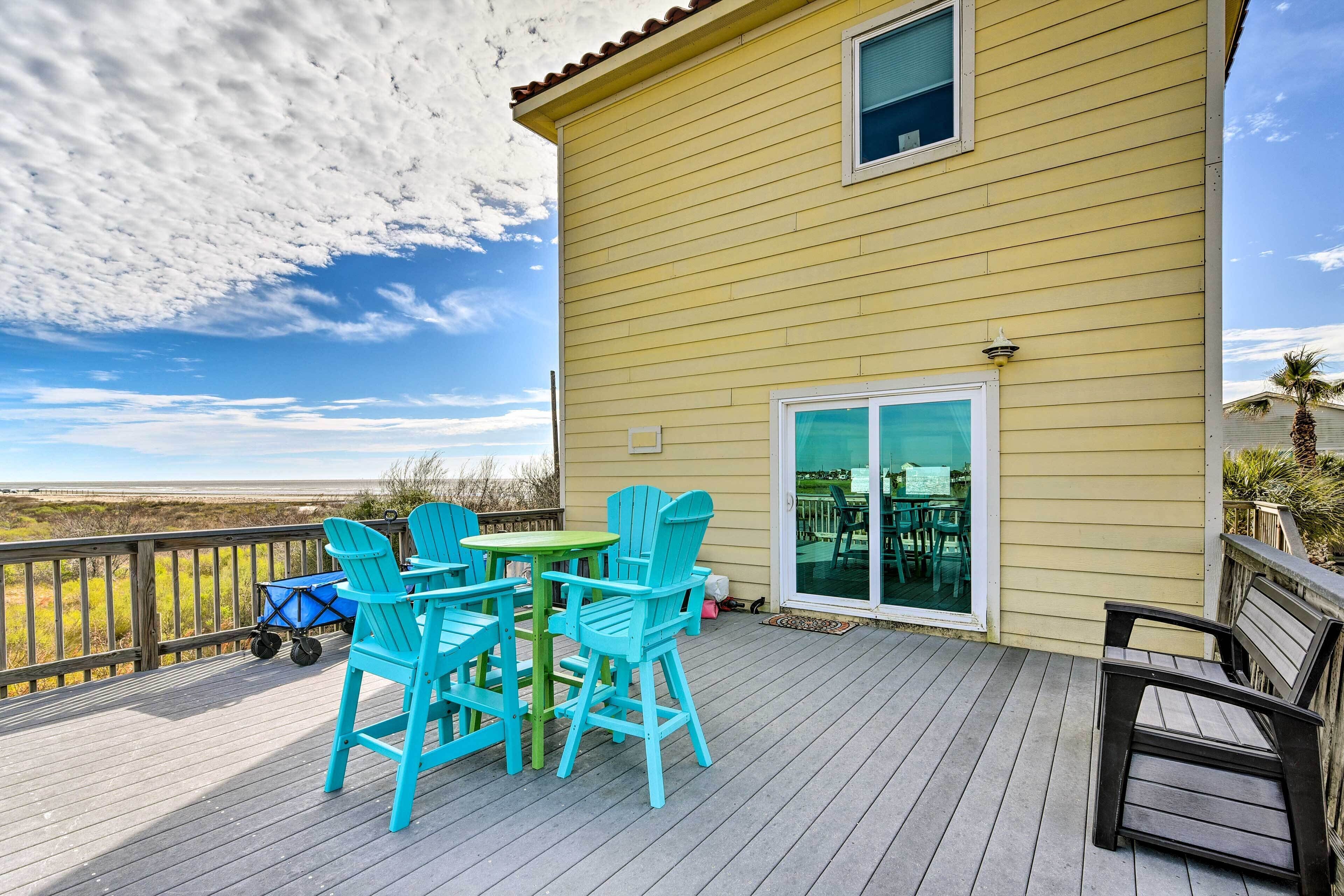 Lovely Sunny Beach House w/ View: Walk to Ocean!