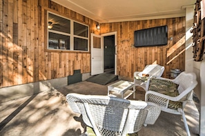 A covered outdoor area with wicker furniture, a door, and a window. - 'The Blue Tub' Fredericksburg Home Near Main St (Fredericksburg)