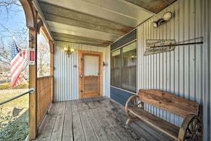 Terrace/patio - 'The Loft' Wine Country Escape in Fredericksburg! (Fredericksburg)