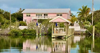 Pink Bikini Apartment with Dock, Green Turtle Cay