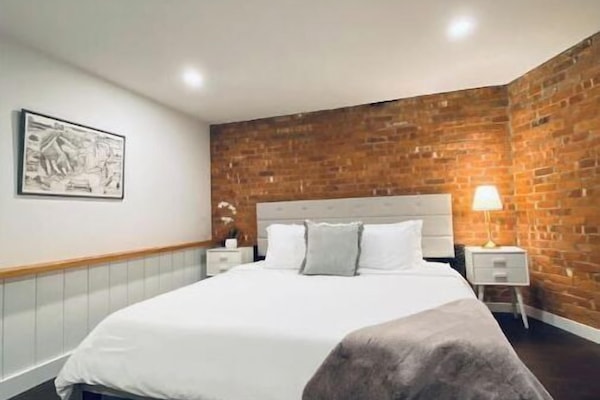 2 bedrooms, desk, free WiFi, bed sheets