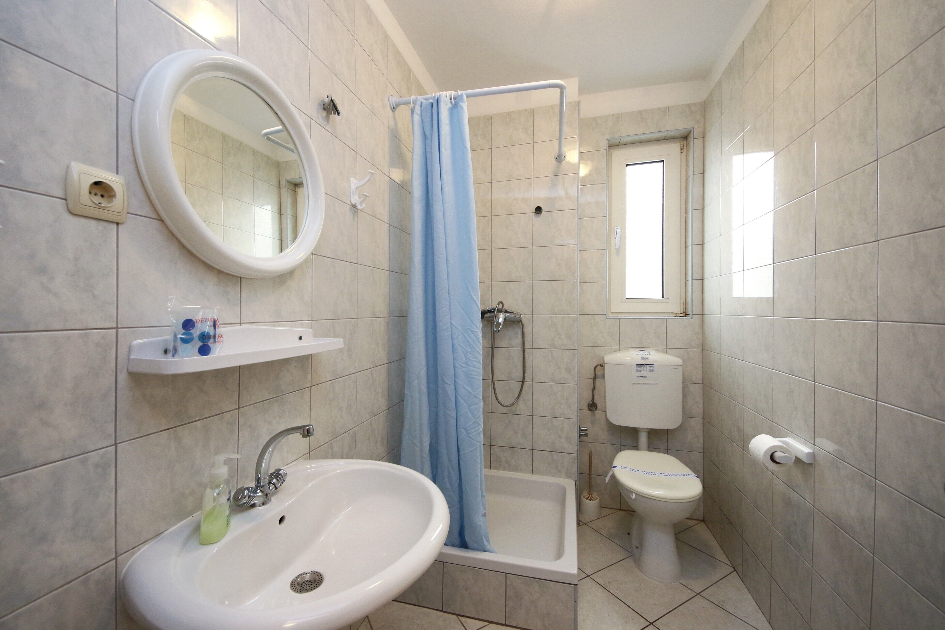 Shower, towels