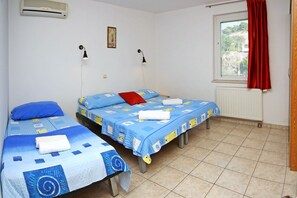 1 quarto, acesso à internet, roupa de cama