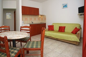 TV - Apartments & Rooms Villa Petra - One Bedroom Apartment with Balcony and Sea View - 3 (Žaboric)