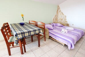 1 chambre, accès Internet, draps fournis
