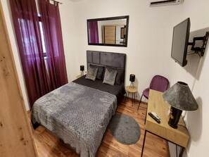 1 quarto, acesso à internet, roupa de cama