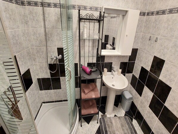 A bathroom with a shower, sink, and towel rack. - Rooms Argo - Purple Double Room (Cres)