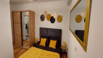 1 bedroom, internet, bed sheets