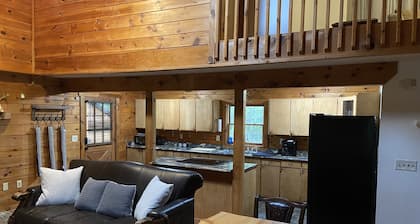 Cozy log cabin with plenty of space in Florence, SC
