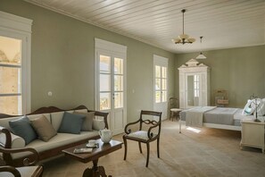 5 slaapkamers, een kluis op de kamer, een strijkplank/strijkijzer