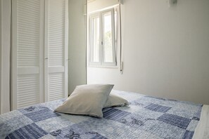 3 makuuhuonetta, silitysrauta/-lauta, ilmainen Wi-Fi, vuodevaatteet