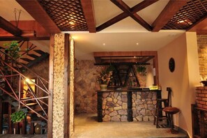 Lobby lounge - Dali Old Time Seaview Inn (Dali)