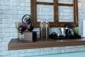 A shelf with a decorative object, two glass bottles, and a black bag. - Dali Old Time Seaview Inn (Dali City)