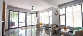 Yuerong Boutique Hotel