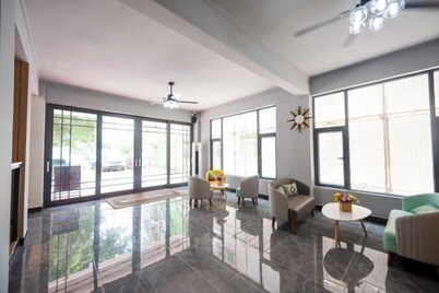 Yuerong Boutique Hotel