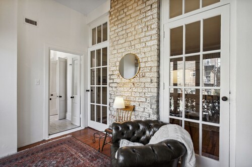 Your Savannah House: Picturesque Inside and Out! Walk to Everything