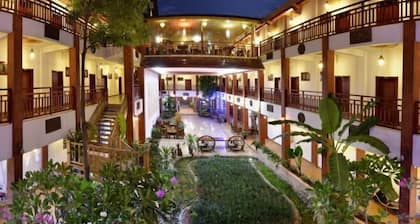Jinghong Jinyun Inn (Gaozhuang Star Night Market)