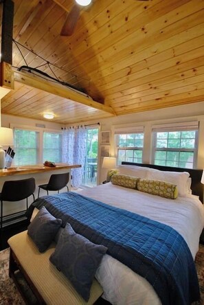 2 bedrooms, iron/ironing board, internet, bed sheets