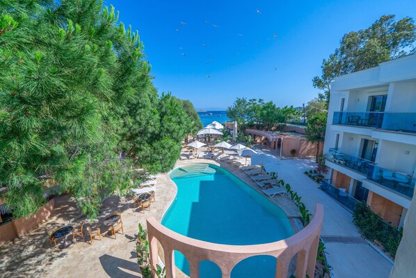 حمّام سباحة خارجي موسمي