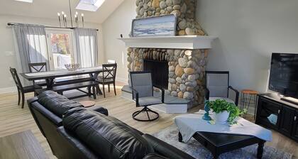 Beautiful newly renovated home with Pool, very close to beaches.