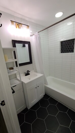 Shower - Beautiful newly renovated home with Pool, very close to beaches. (Stafford Township)