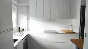 雪櫃、微波爐、焗爐、洗碗機