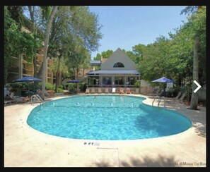 Alberca al aire libre y alberca climatizada