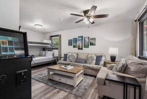 Smart TV, video games - Whispering Pines-Cabin near SDC (Branson)