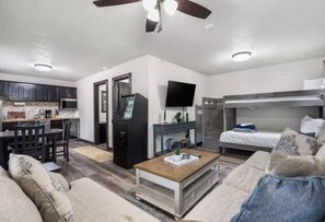 1 室のベッドルーム、WiFi、ベッドシーツ