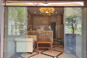 Unclassified image, 3 of 9, button - Jiulongminghua Business Hotel (Jiulong)