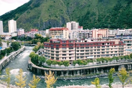 Exterior. Jiulongminghua Business Hotel