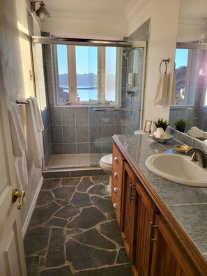 Shower, hair dryer, towels, soap - Sunrise Villa - Off-Grid Beach Villa w/ Best Views in Baja California! (Heroica Mulegé)