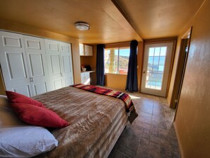 4 Schlafzimmer, Schreibtisch, Reisekinderbett, kostenloses WLAN