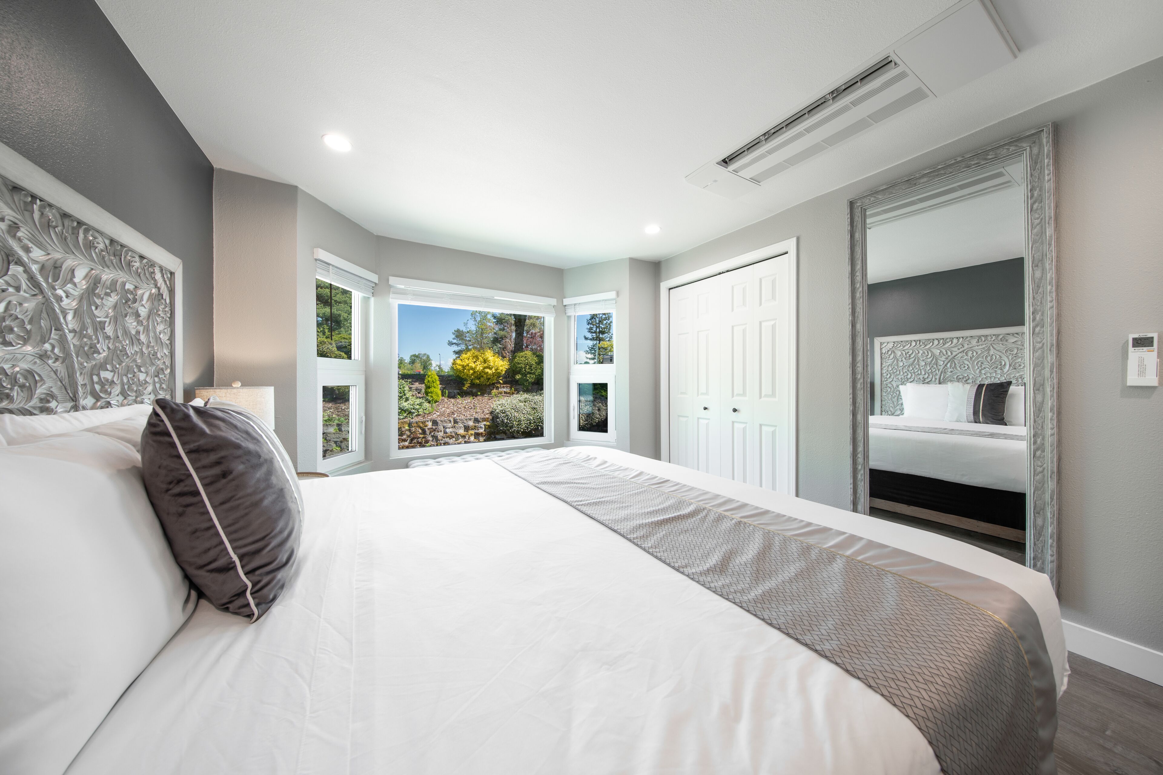 Deluxe Apartment | 3 bedrooms, pillowtop beds, desk, laptop workspace