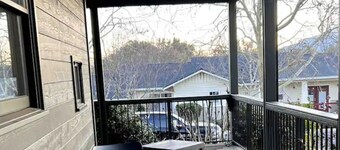 Luxurious 3-BR Home: BBQ Grill, Hot Tub & Fire Pit