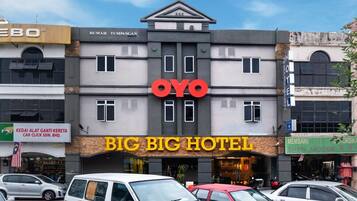 A hotel with a prominent 'OYO' sign and 'BIG BIG HOTEL' branding.