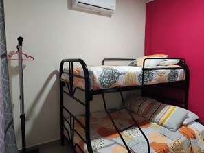 2 bedrooms, desk, iron/ironing board, travel cot - Villas Altos del Arenal<br>Private pool, air conditioning, volcano view  (Monterrey)