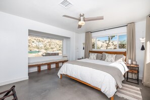3 bedrooms, desk, iron/ironing board, free WiFi - Desert Paradise w/ Epic Views + Firepit + Hot Tub (Yucca Valley)