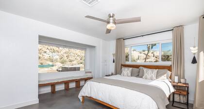Desert Paradise w/ Epic Views + Firepit + Hot Tub