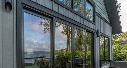 Spectacular Waterfront three Bedroom Home!