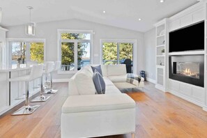 Smart TV, fireplace, video games, ping pong